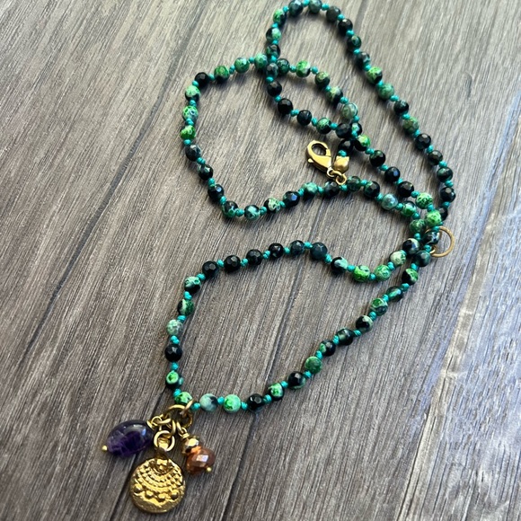 Handmade hand knotted vibrant green agate necklace with charm cluster - Picture 8 of 12